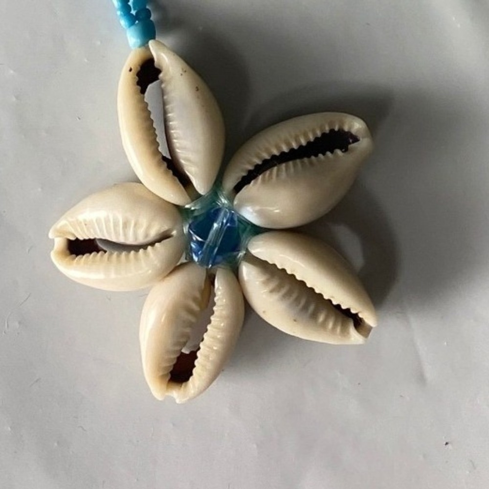 Vintage Cowrie Shell Flower Pendant Blue Beaded Necklace Boho Beach Tropical 22"